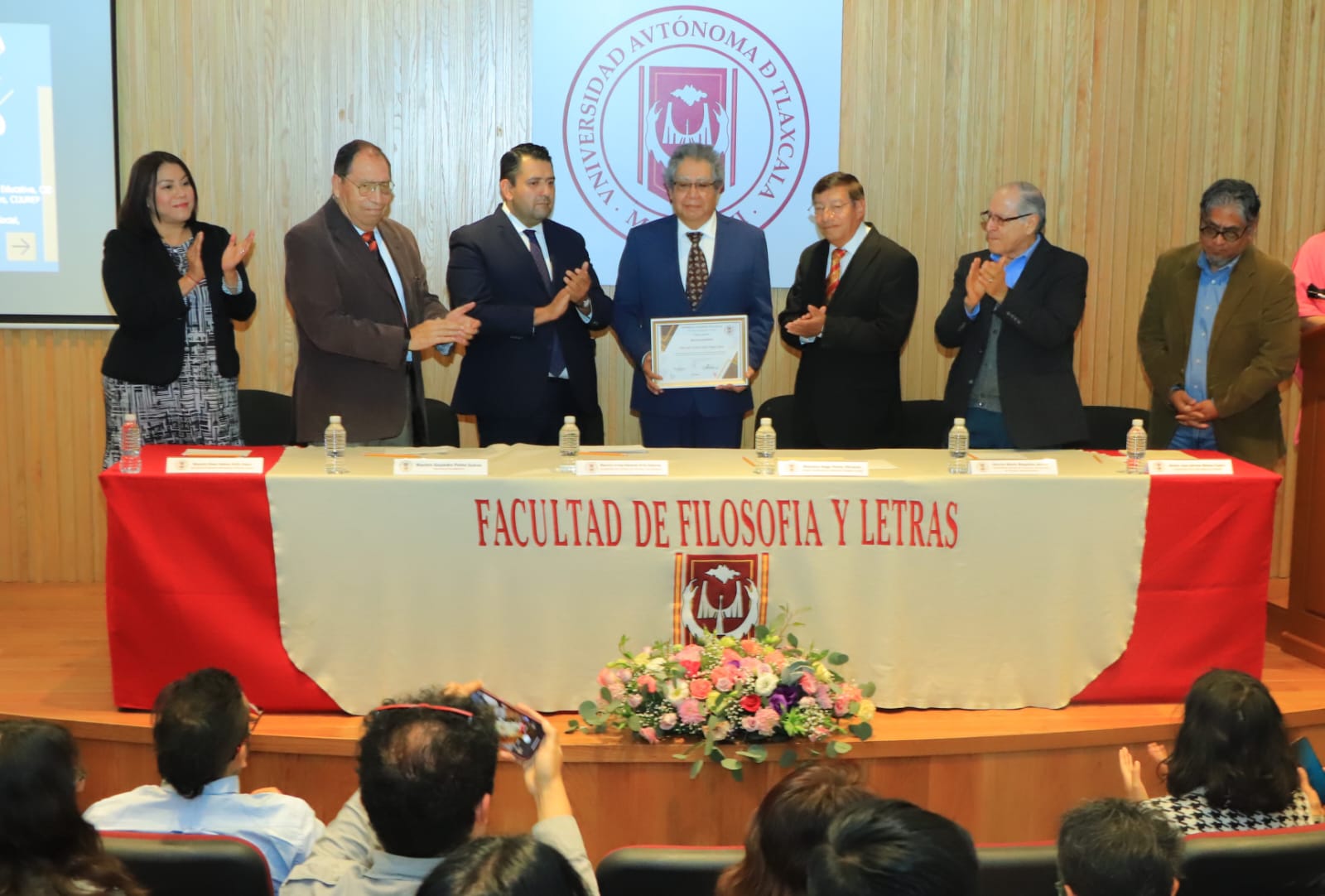 La filosofía es una práctica que puede cambiar a las sociedades, afirman expertos en la UATx